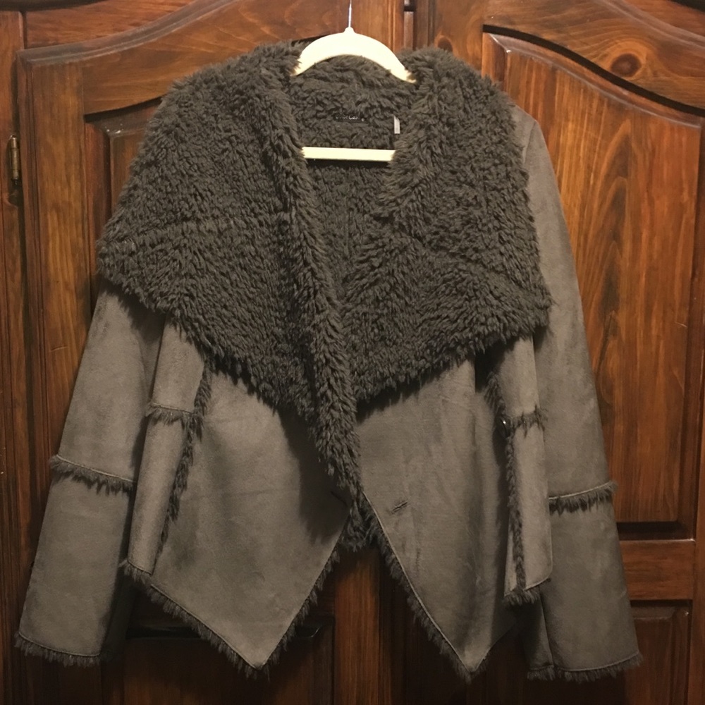 Dolce Cabo -Faux Fur Jacket (Small)